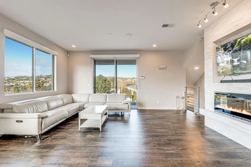 7570 Gibraltar Unit 101, Carlsbad, California 92009 home-pic-3