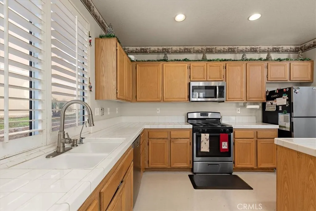 3527 Galatea Way, Corona, California 92882 home-pic-11