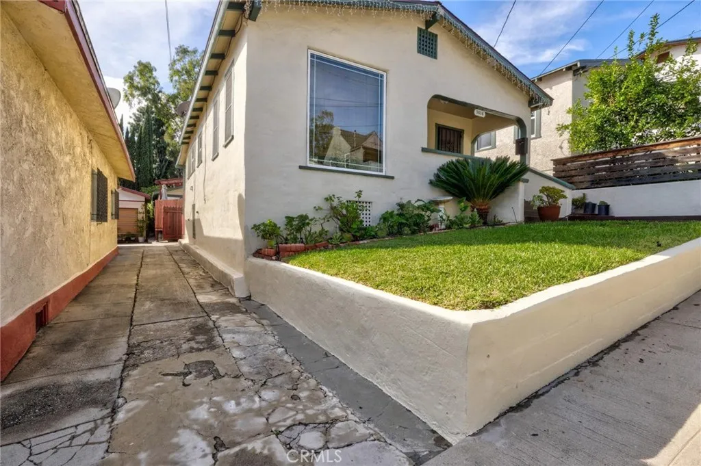 1616 Armitage, Los Angeles, California 90026 home-pic-37