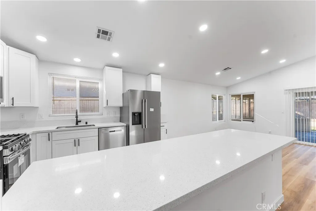 43117 Bloomingpark, Lancaster, California 93536 home-pic-4