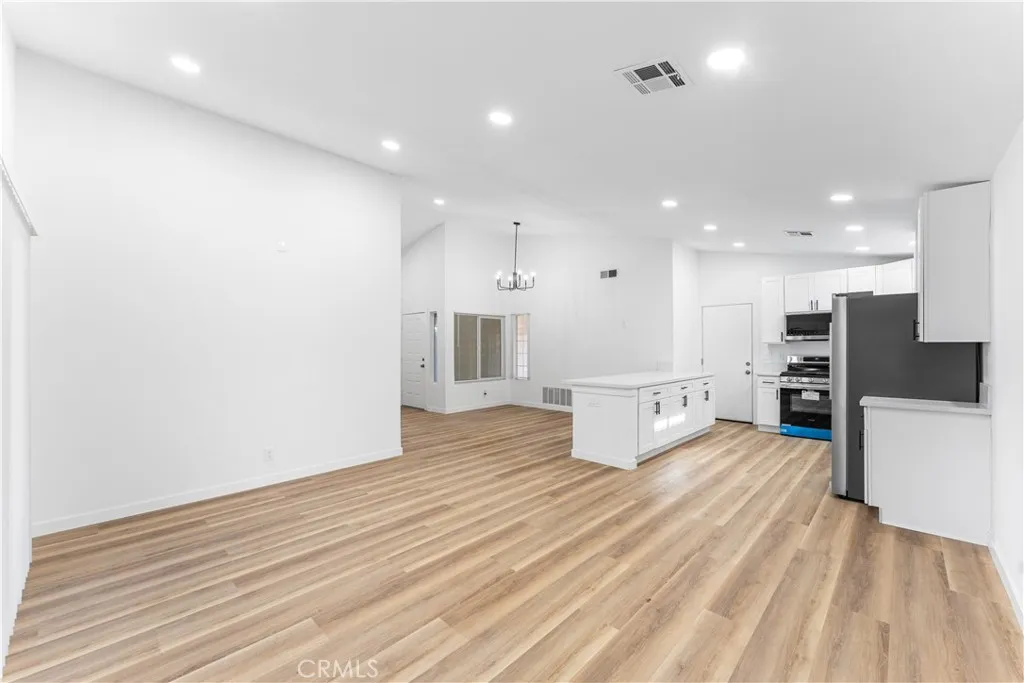 43117 Bloomingpark, Lancaster, California 93536 home-pic-13