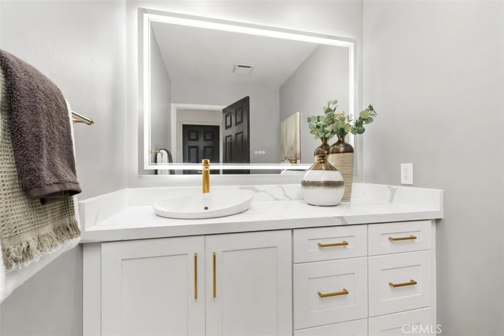 26 Coventry 25, Newport Beach, California 92660 home-pic-10