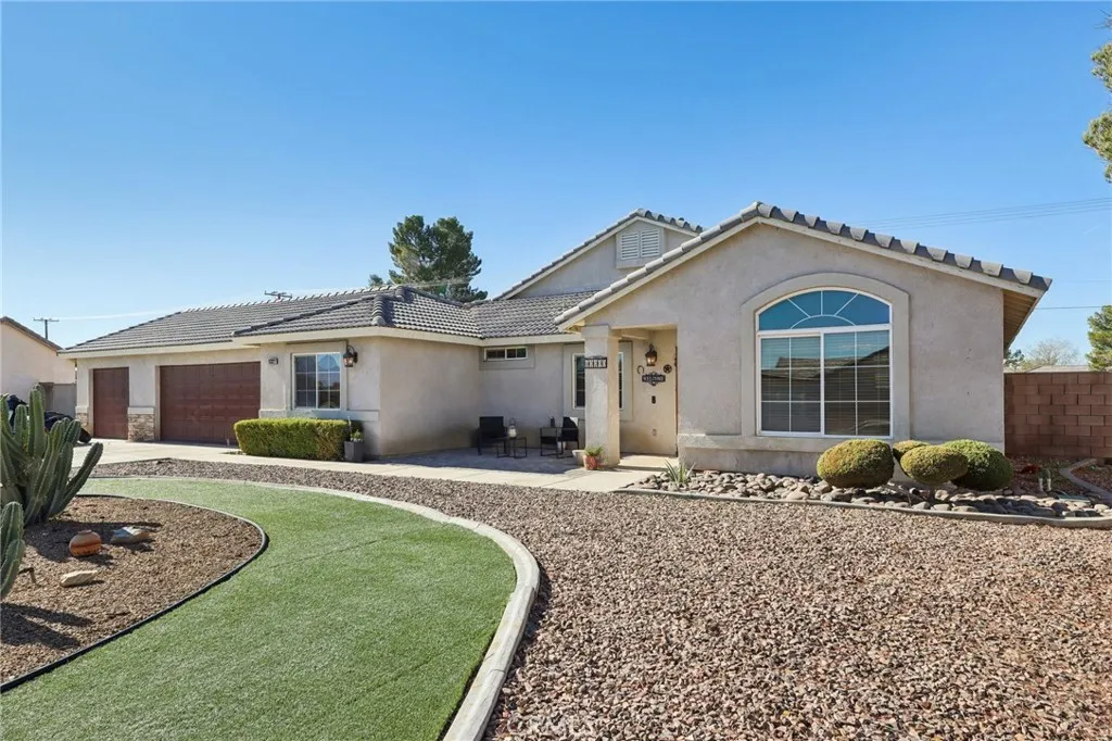 13322 Chenin Blanc Court, Apple Valley, California 92308 home-pic-3