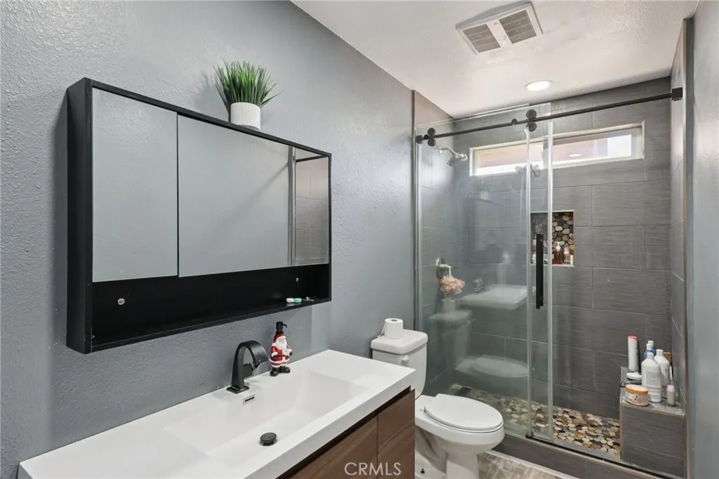 13322 Chenin Blanc Court, Apple Valley, California 92308 home-pic-23