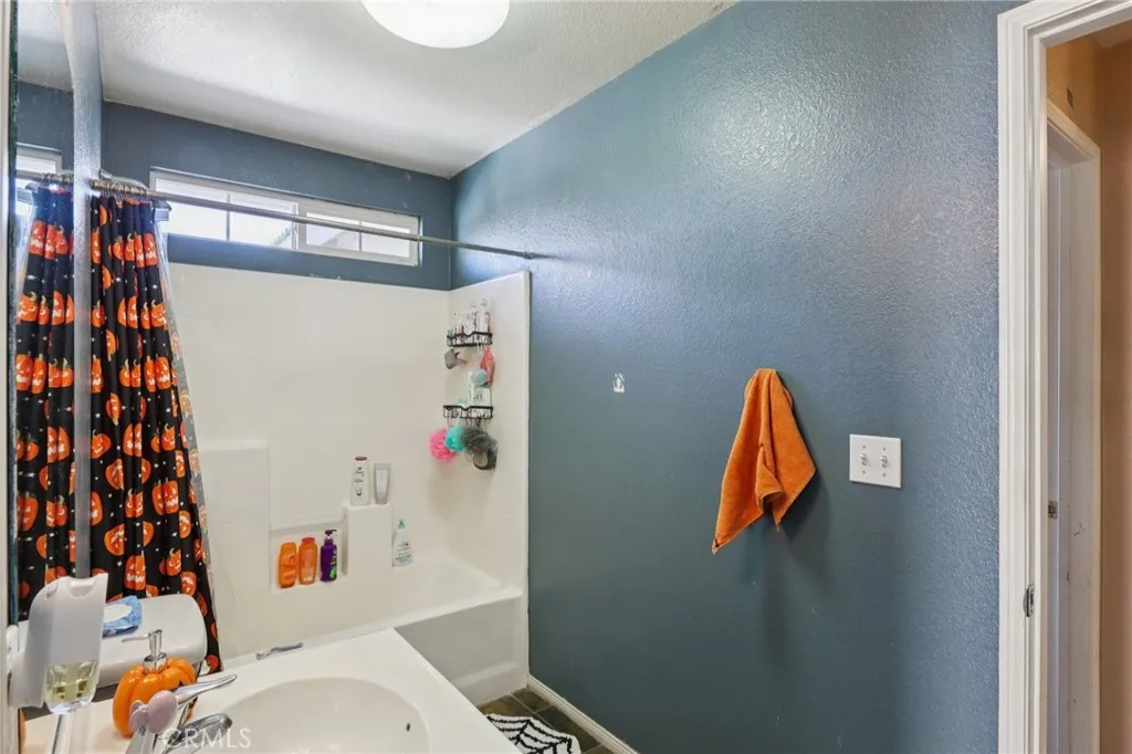 13322 Chenin Blanc Court, Apple Valley, California 92308 home-pic-20