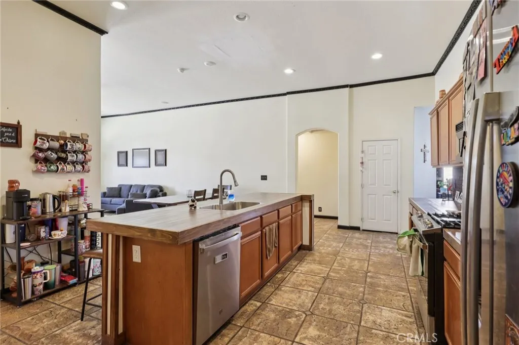 13322 Chenin Blanc Court, Apple Valley, California 92308 home-pic-12