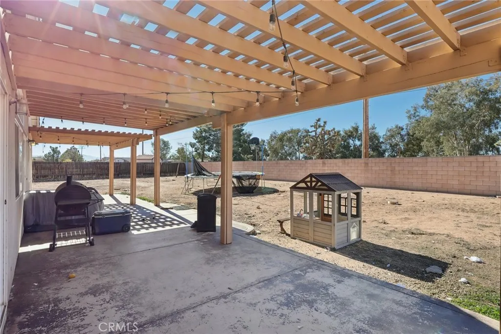 13322 Chenin Blanc Court, Apple Valley, California 92308 home-pic-34