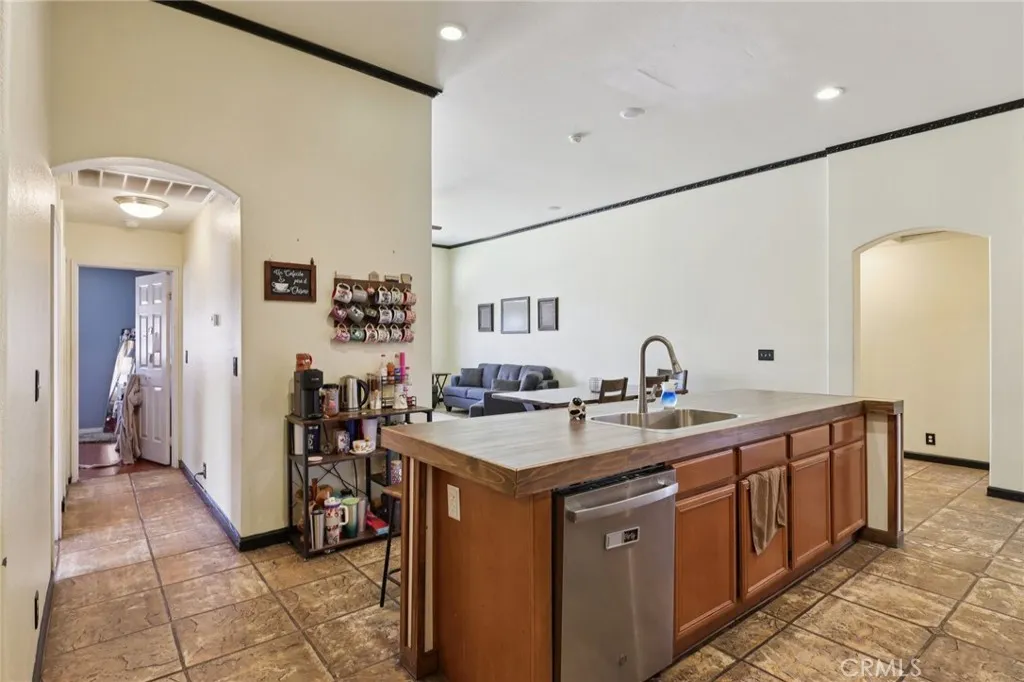 13322 Chenin Blanc Court, Apple Valley, California 92308 home-pic-11