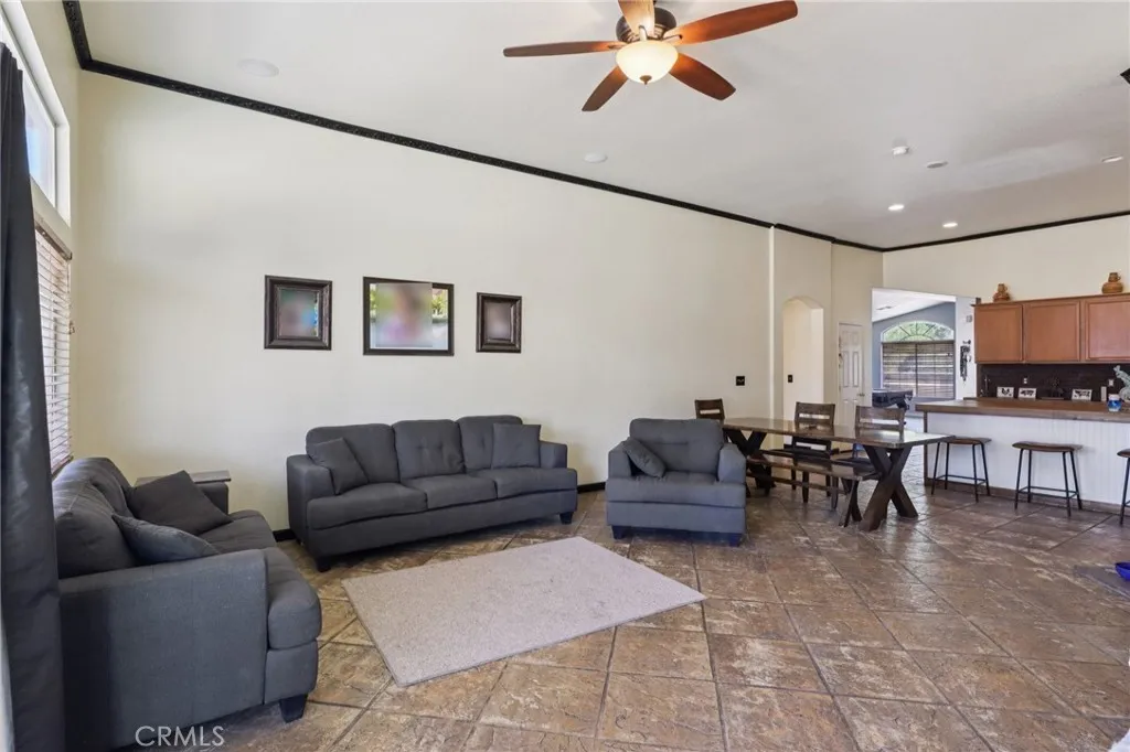 13322 Chenin Blanc Court, Apple Valley, California 92308 home-pic-5