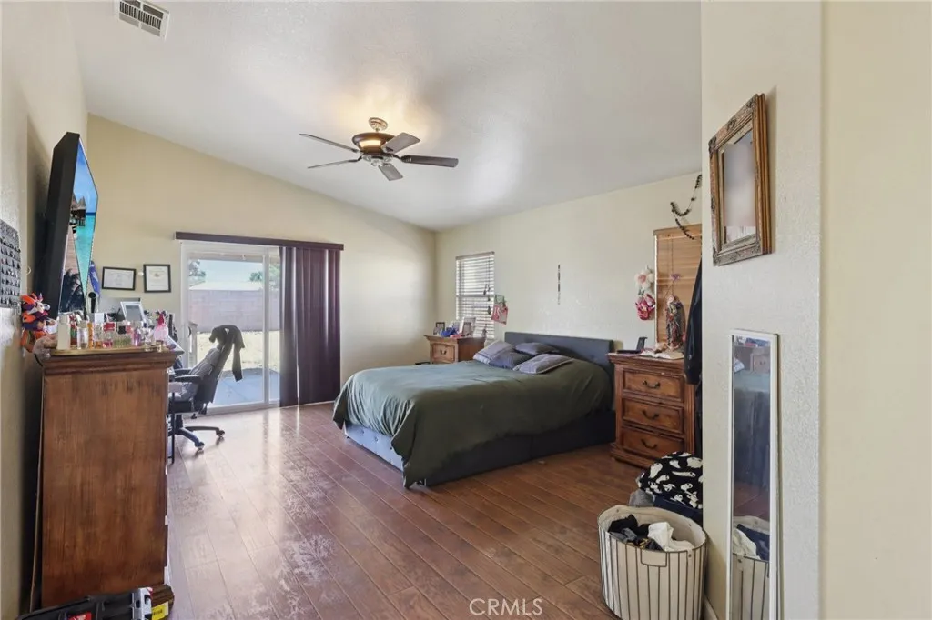 13322 Chenin Blanc Court, Apple Valley, California 92308 home-pic-26