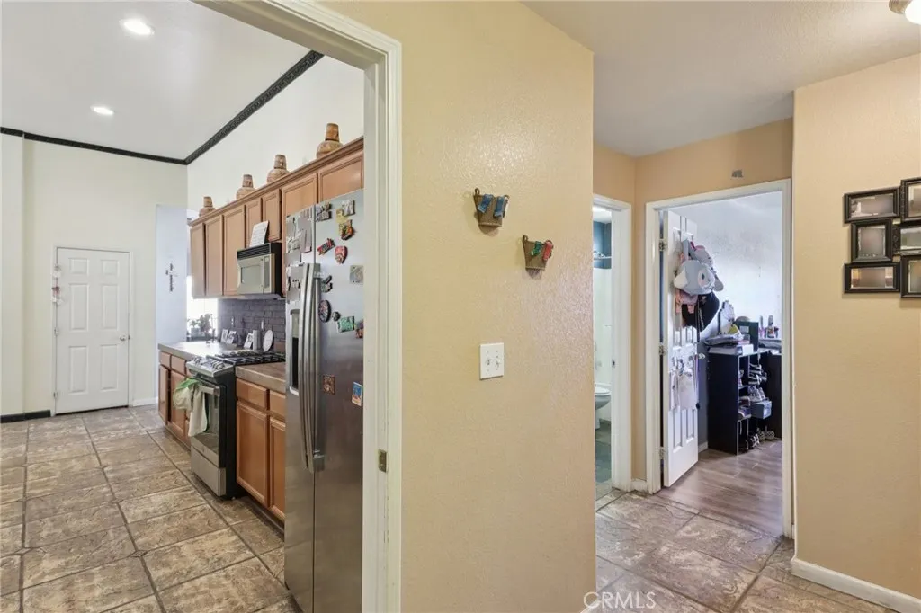 13322 Chenin Blanc Court, Apple Valley, California 92308 home-pic-8