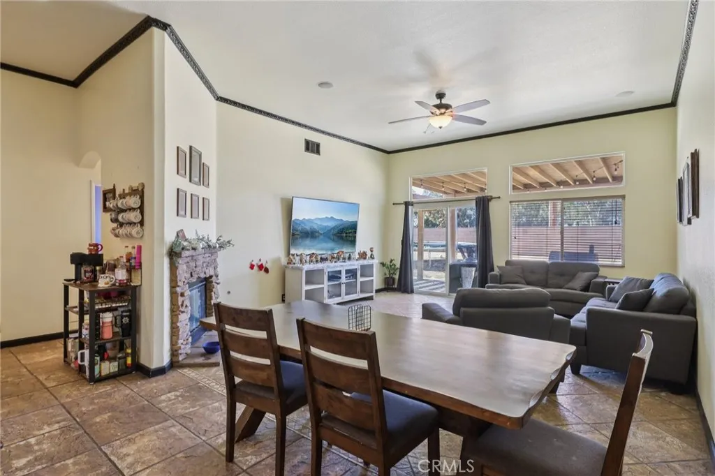 13322 Chenin Blanc Court, Apple Valley, California 92308 home-pic-7