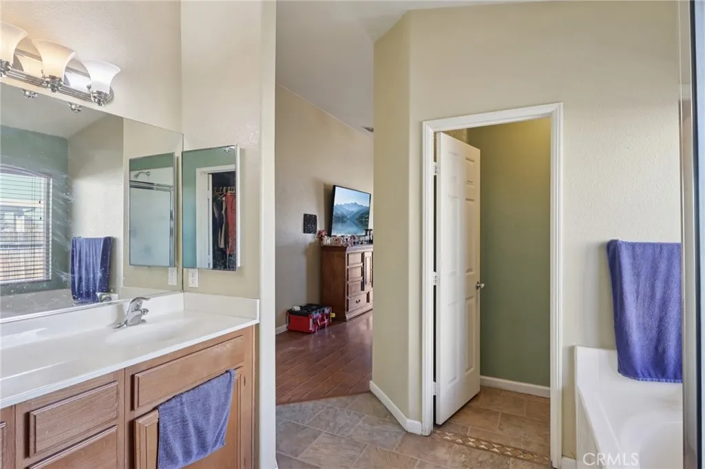 13322 Chenin Blanc Court, Apple Valley, California 92308 home-pic-32