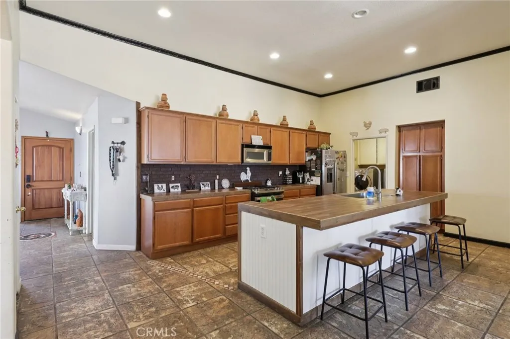 13322 Chenin Blanc Court, Apple Valley, California 92308 home-pic-13