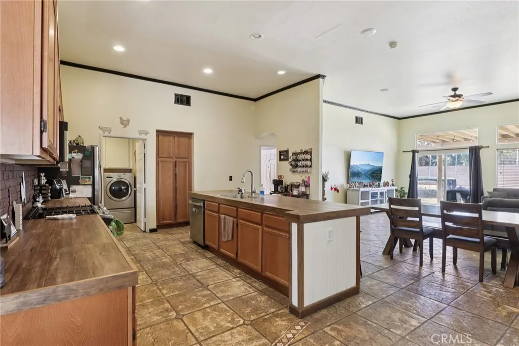 13322 Chenin Blanc Court, Apple Valley, California 92308 home-pic-9
