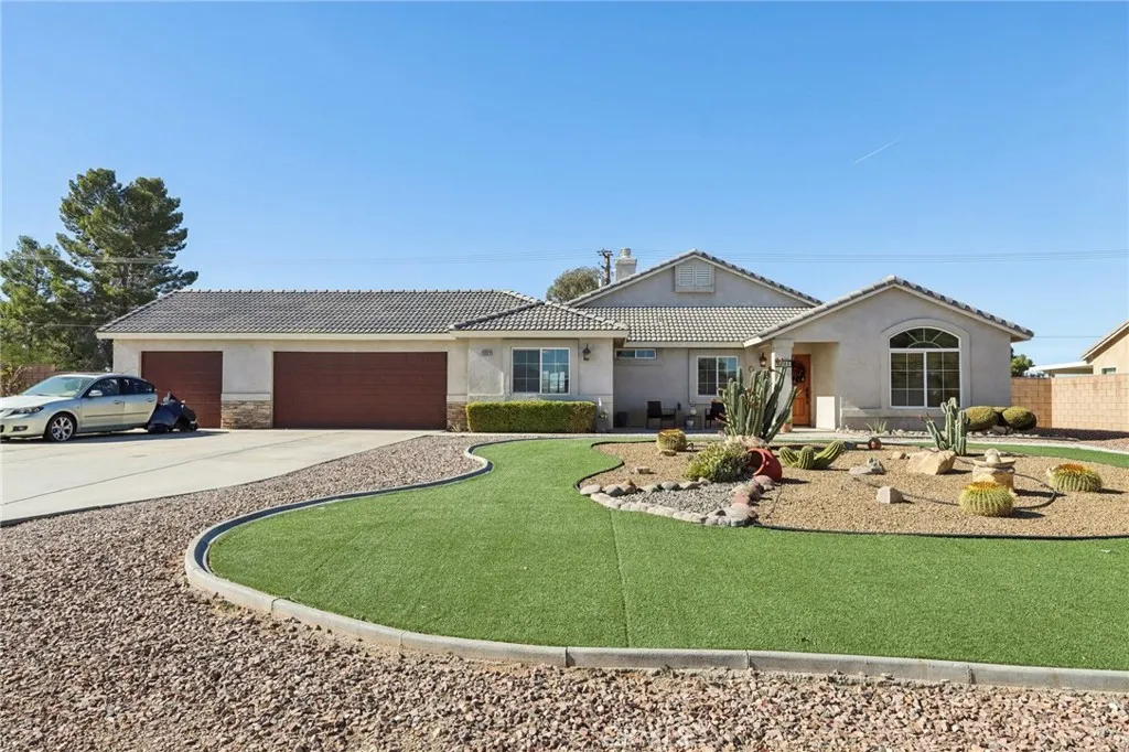 13322 Chenin Blanc Court, Apple Valley, California 92308 home-pic-2