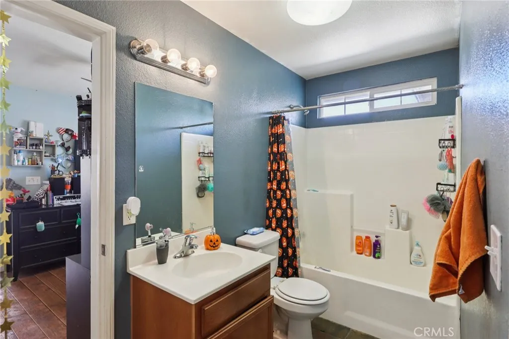 13322 Chenin Blanc Court, Apple Valley, California 92308 home-pic-19