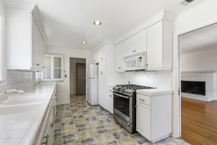 Kitchen & Breakfast Bar