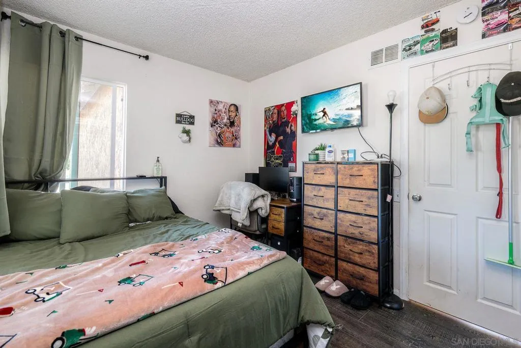 1302 Valencia, Chula Vista, California 91910 home-pic-22