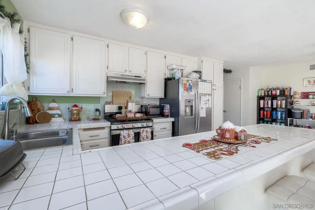 1302 Valencia, Chula Vista, California 91910 home-pic-11