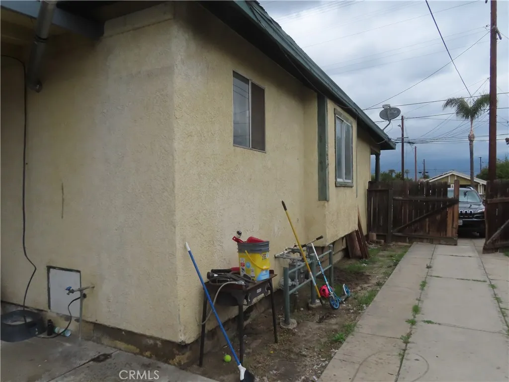 1129 W Rialto, San Bernardino, California 92410 home-pic-3