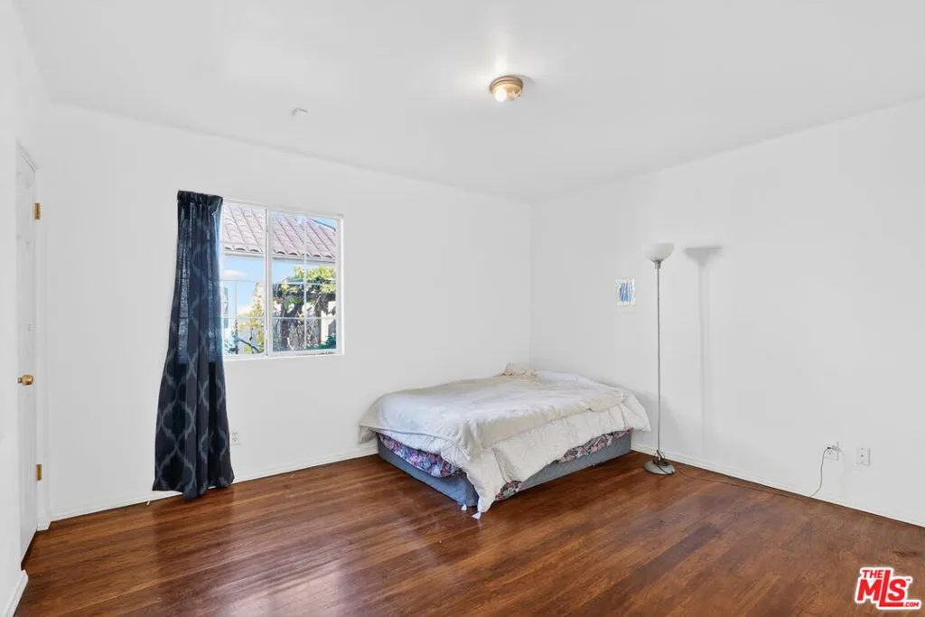 1544 S Point View Street, Los Angeles, California 90035 home-pic-36