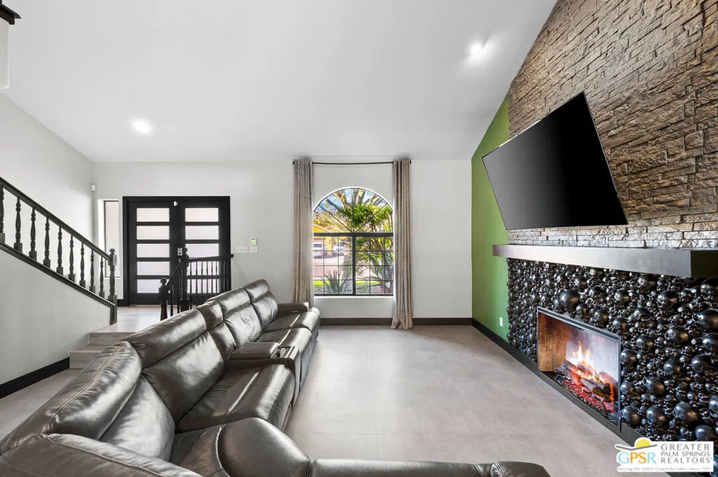 28220 Horizon Road, Cathedral City, California 92234 home-pic-4