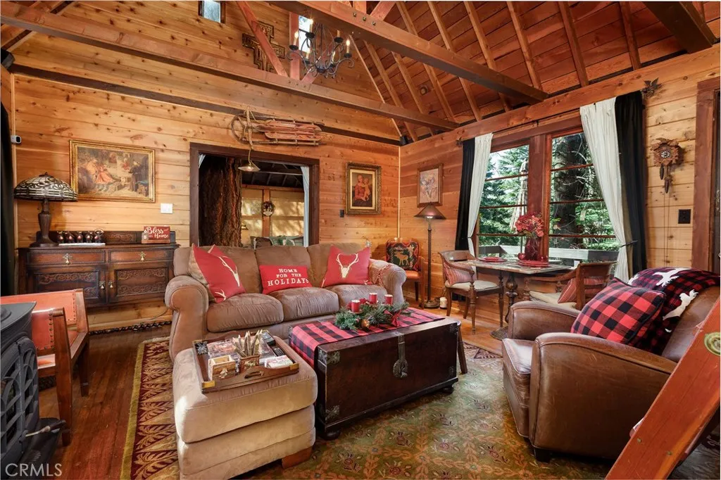 529 West Victoria Court, Lake Arrowhead, California 92352 home-pic-12