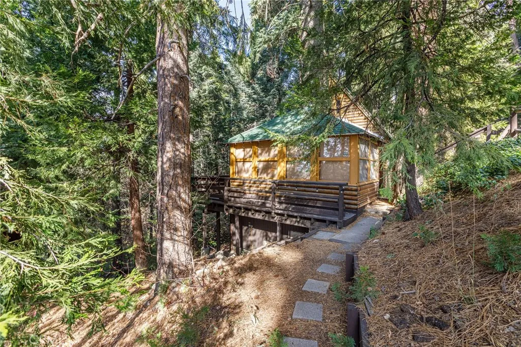 529 West Victoria Court, Lake Arrowhead, California 92352 home-pic-18