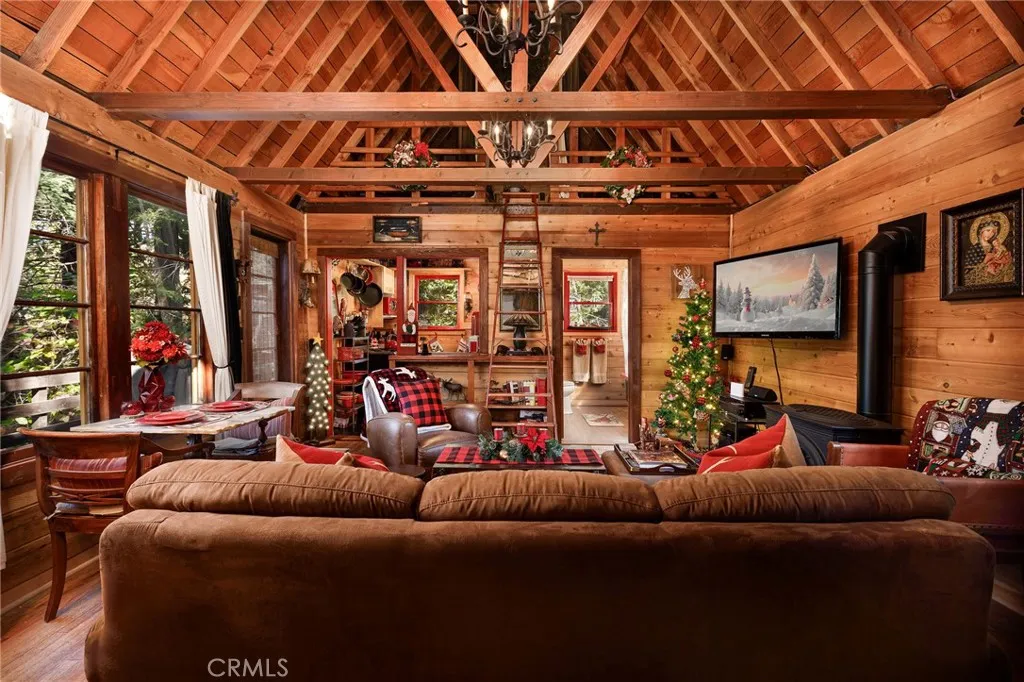 529 West Victoria Court, Lake Arrowhead, California 92352 home-pic-6