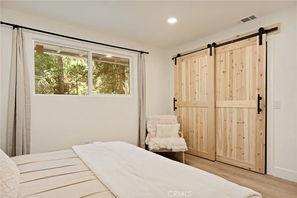 300 Pioneer, Lake Arrowhead, California 92352 home-pic-40