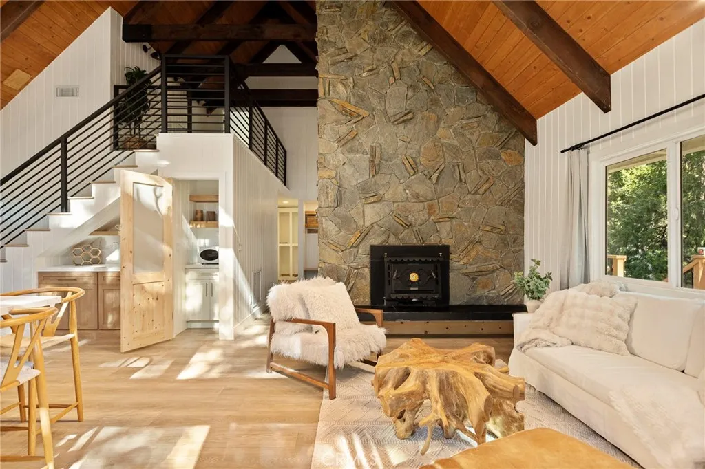 300 Pioneer, Lake Arrowhead, California 92352 home-pic-16