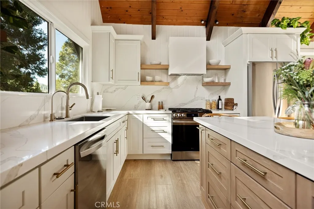 300 Pioneer, Lake Arrowhead, California 92352 home-pic-13