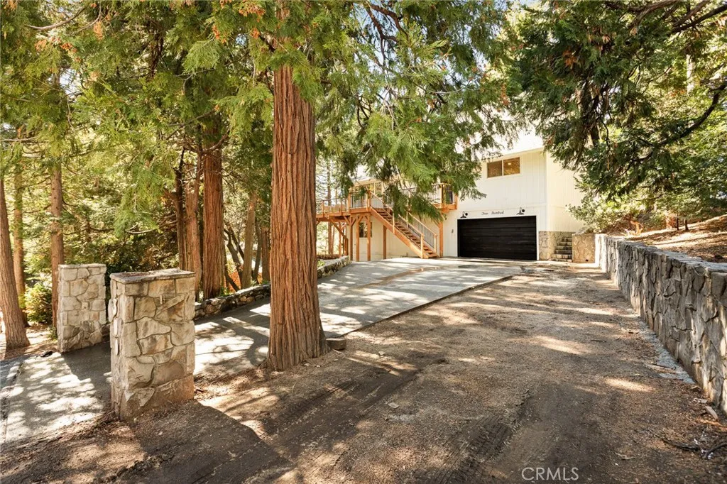 300 Pioneer, Lake Arrowhead, California 92352 home-pic-8