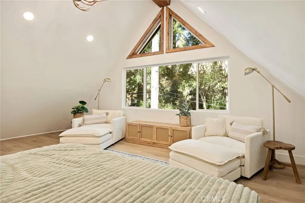 300 Pioneer, Lake Arrowhead, California 92352 home-pic-25