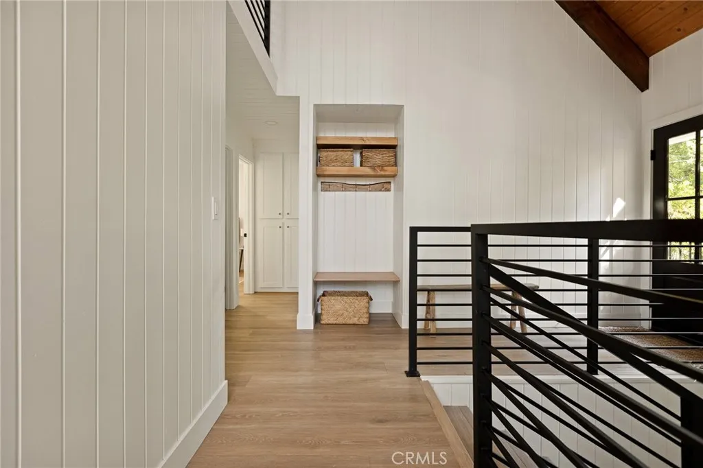 300 Pioneer, Lake Arrowhead, California 92352 home-pic-34