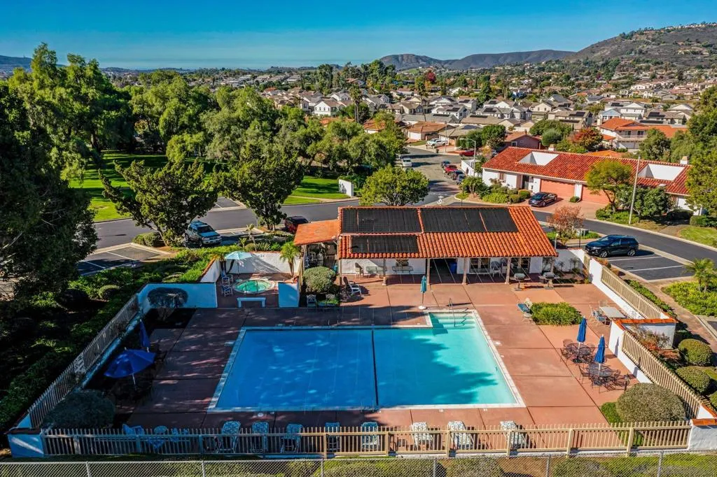 2045 Bolsa Chica Gln, Escondido, California 92026 home-pic-25