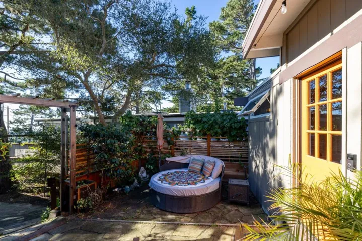 1171 Presidio Boulevard, Pacific Grove, California 93950