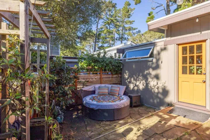 1171 Presidio Boulevard, Pacific Grove, California 93950