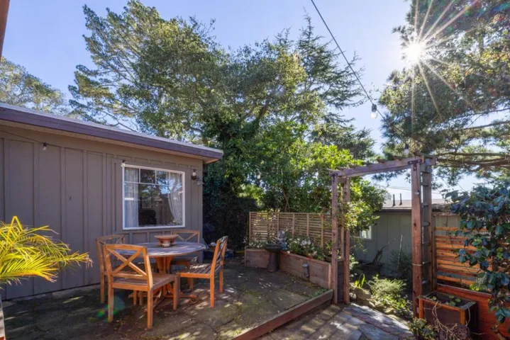 1171 Presidio Boulevard, Pacific Grove, California 93950