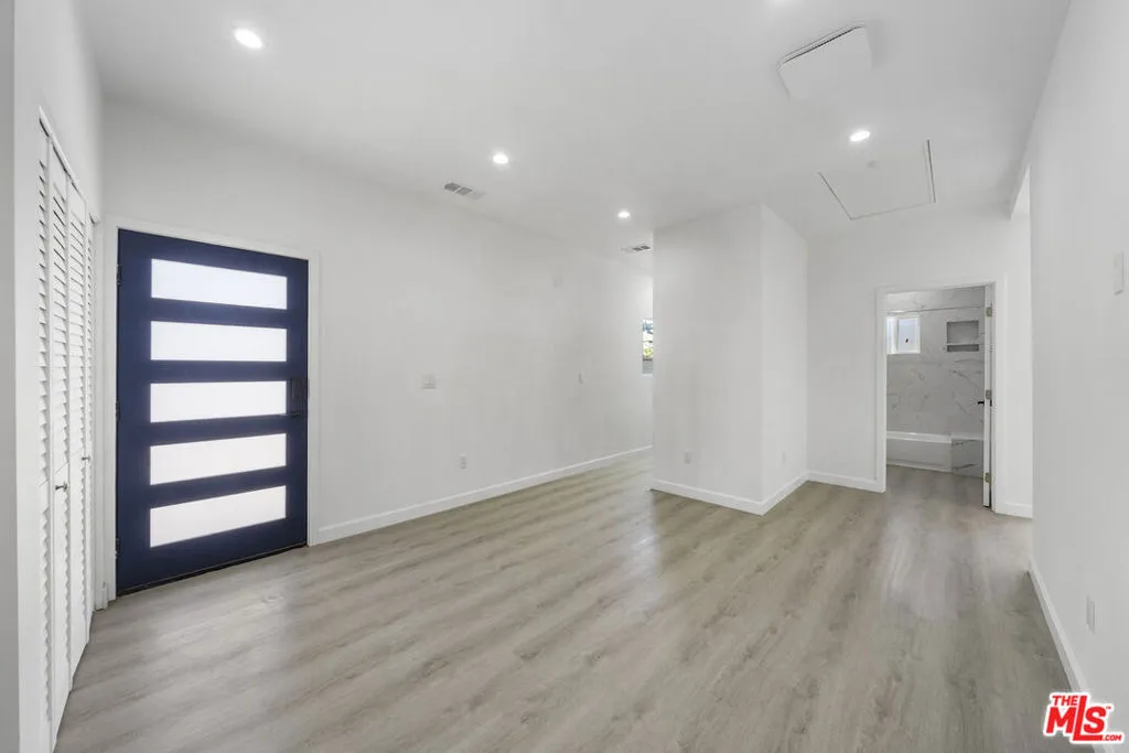 151 N Harvard Boulevard, Los Angeles, California 90004 home-pic-23
