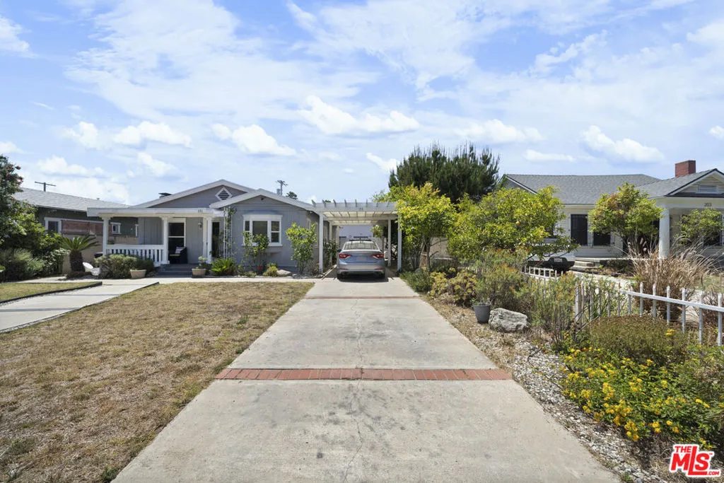 151 N Harvard Boulevard, Los Angeles, California 90004 home-pic-2