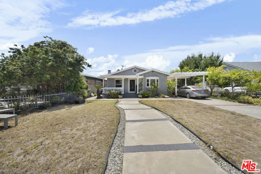 151 N Harvard Boulevard, Los Angeles, California 90004 home-pic-1