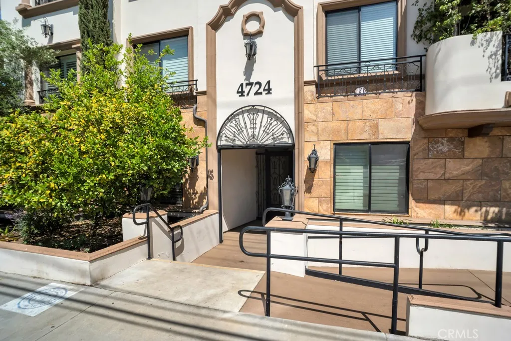 4724 Kester 410, Sherman Oaks, California 91403 home-pic-0