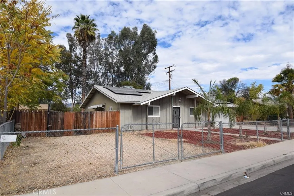 532 Fern Place, Hemet, California 92543 home-pic-2