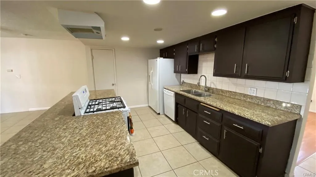 532 Fern Place, Hemet, California 92543 home-pic-9