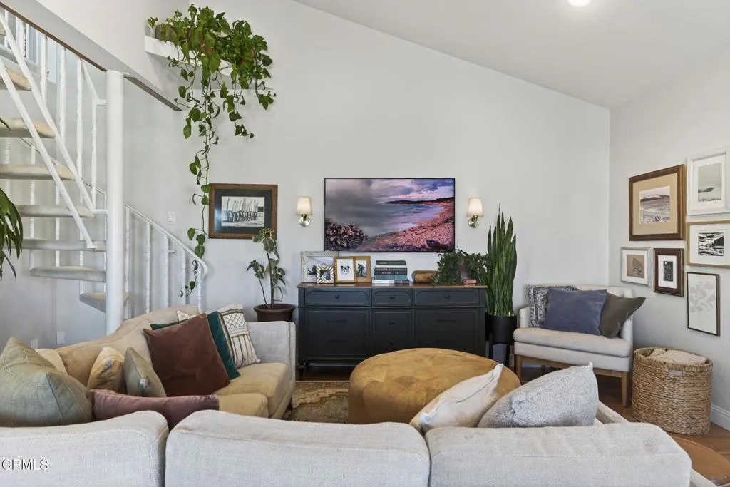 5463 Driftwood Street, Oxnard, California 93035 home-pic-6