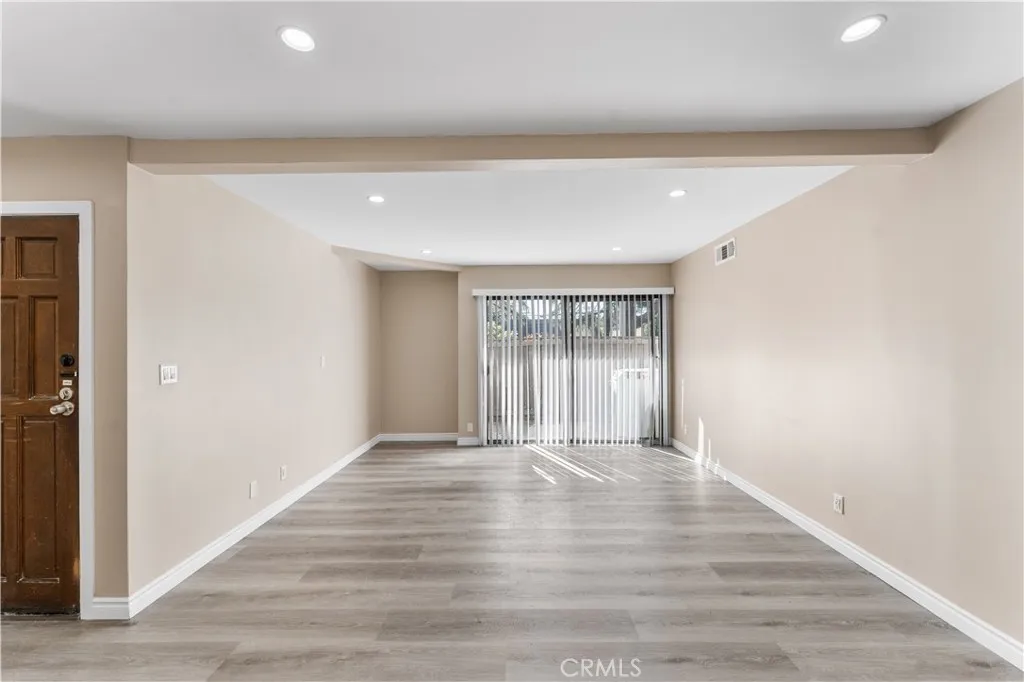 15511 Sherman Way 1, Van Nuys, California 91406 home-pic-23