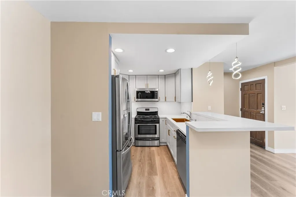 15511 Sherman Way 1, Van Nuys, California 91406 home-pic-28