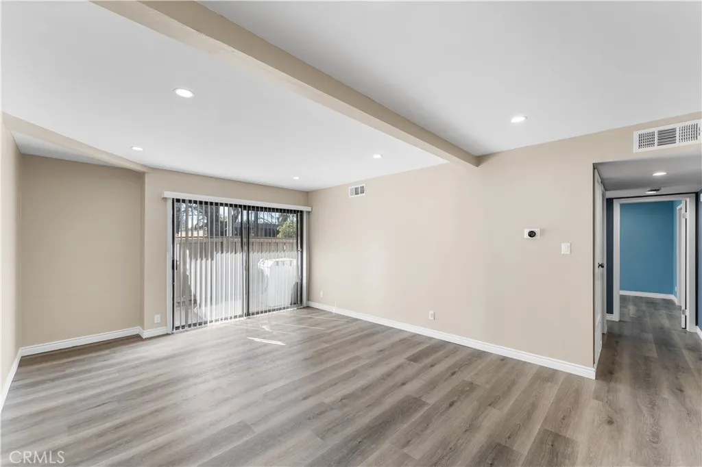 15511 Sherman Way 1, Van Nuys, California 91406 home-pic-17